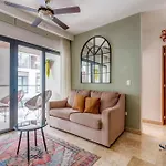 Ipana Condo, Rooftop Pools, Gym, Walk To Beach