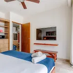 Ipana Condo, Rooftop Pools, Gym, Walk To Beach