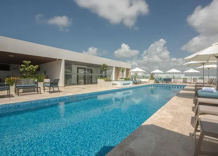 Ipana Condo, Rooftop Pools, Gym, Walk To Beach