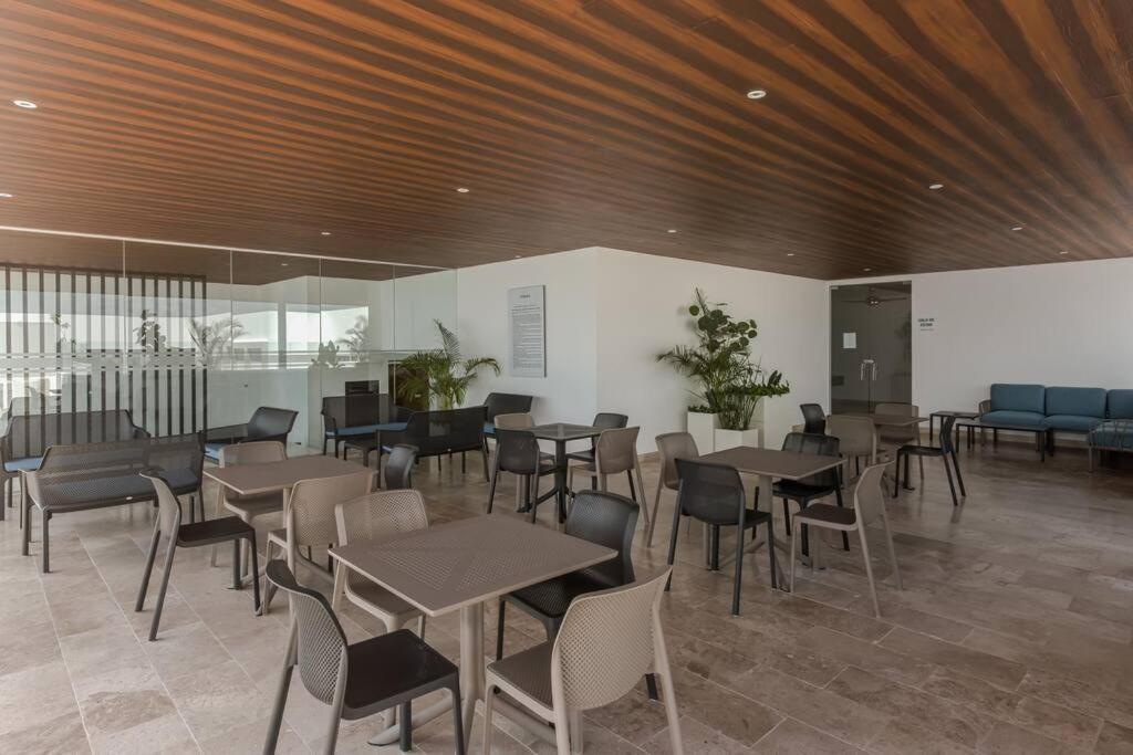 Ipana Condo, Rooftop Pools, Gym, Walk To * Playa del Carmen