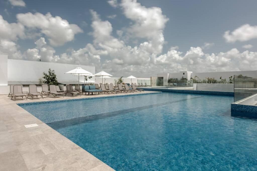Ipana Condo, Rooftop Pools, Gym, Walk To Apartamento