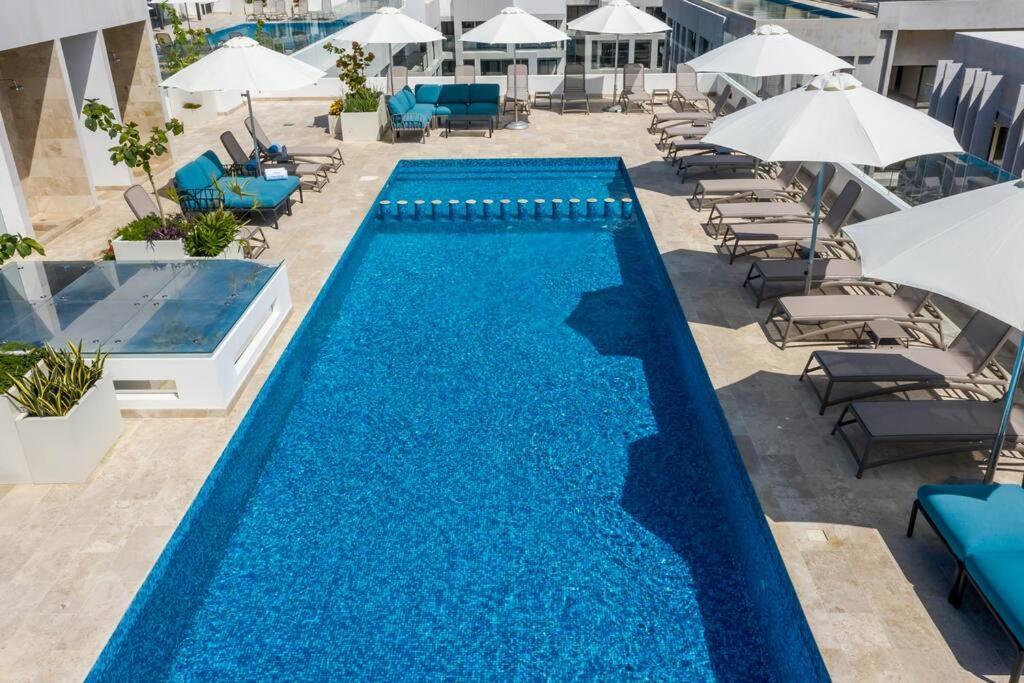 Ipana Condo, Rooftop Pools, Gym, Walk To Apartamento *
