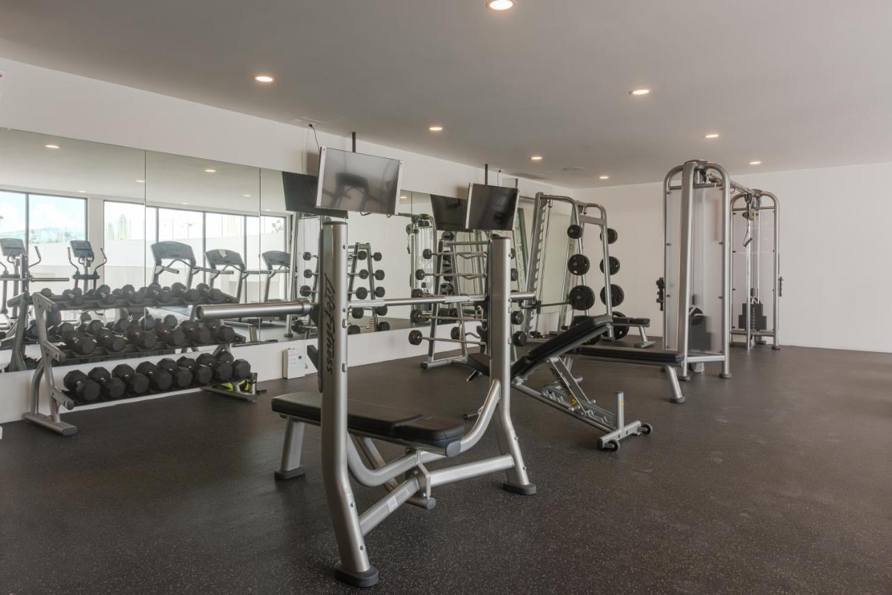 Ipana Condo, Rooftop Pools, Gym, Walk To